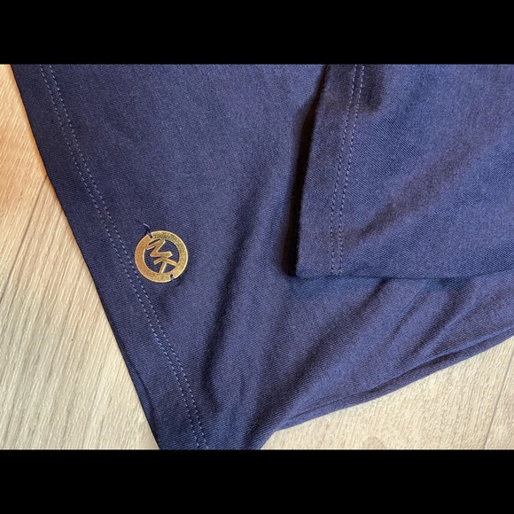 Tops - Picture 5 of 5